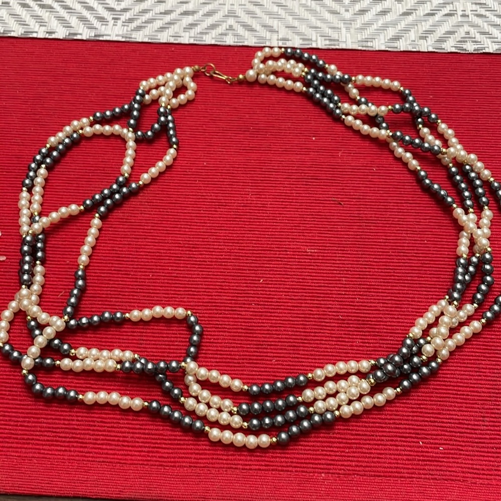 4-strand pearl necklace